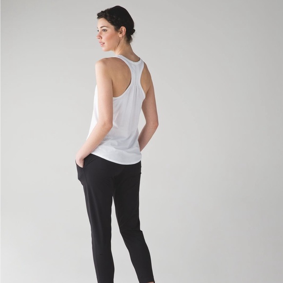 lululemon athletica Tops - Lululemon White Yogi Everyday Tank Size 6-8
